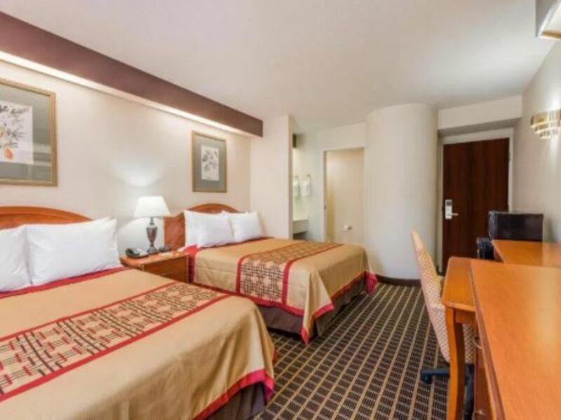 Days Inn By Wyndham Yadkinville Bagian luar foto