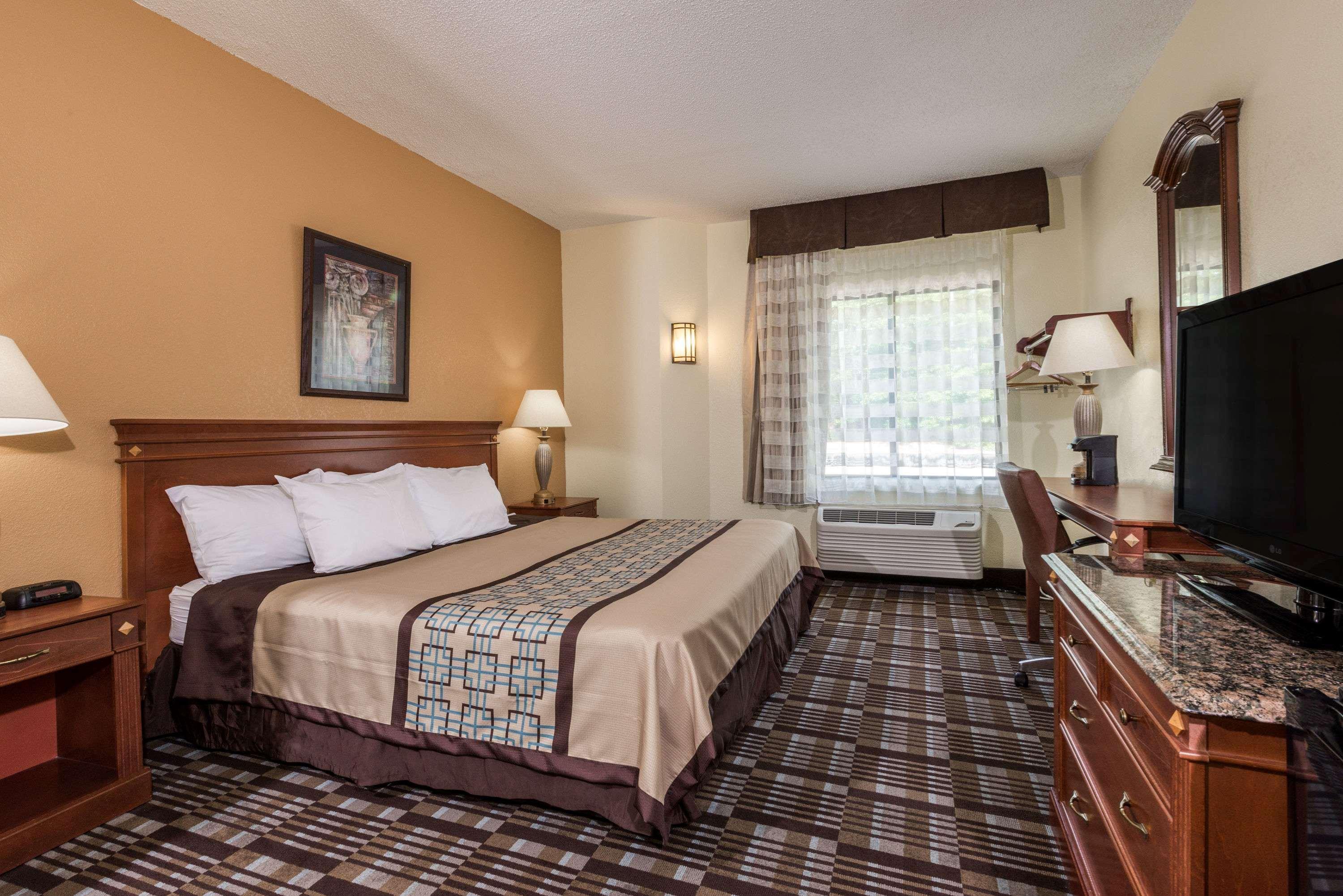 Days Inn By Wyndham Yadkinville Bagian luar foto