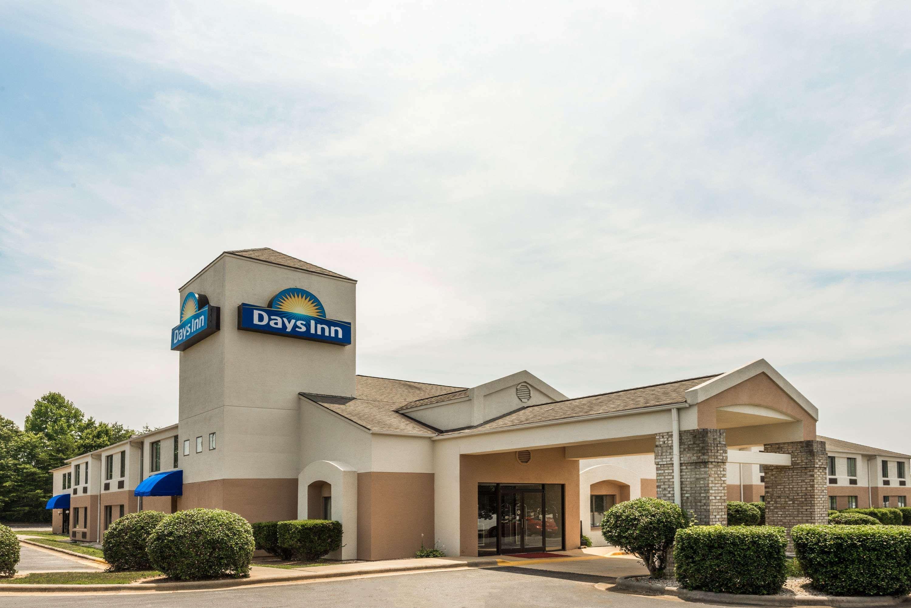 Days Inn By Wyndham Yadkinville Bagian luar foto