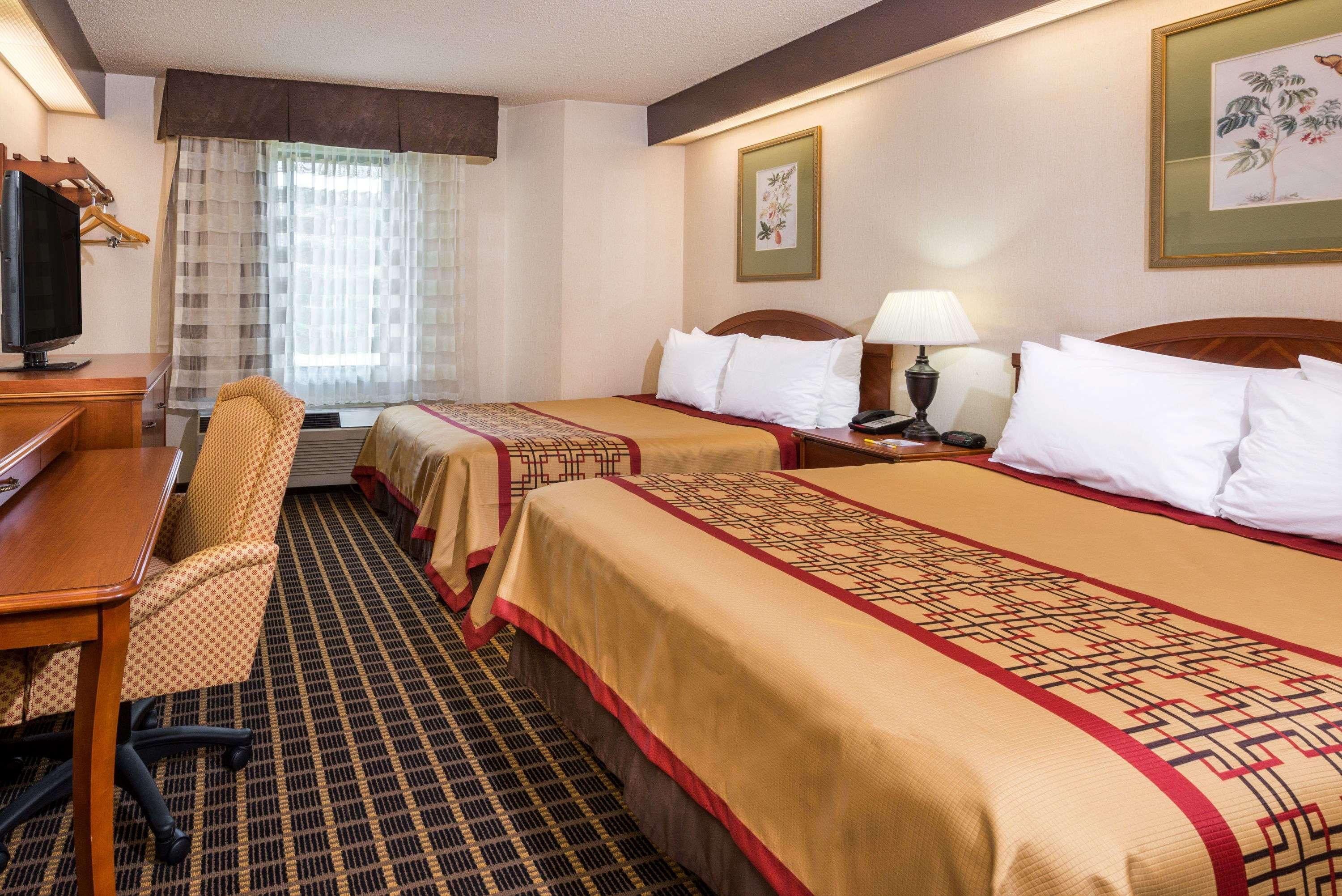 Days Inn By Wyndham Yadkinville Bagian luar foto
