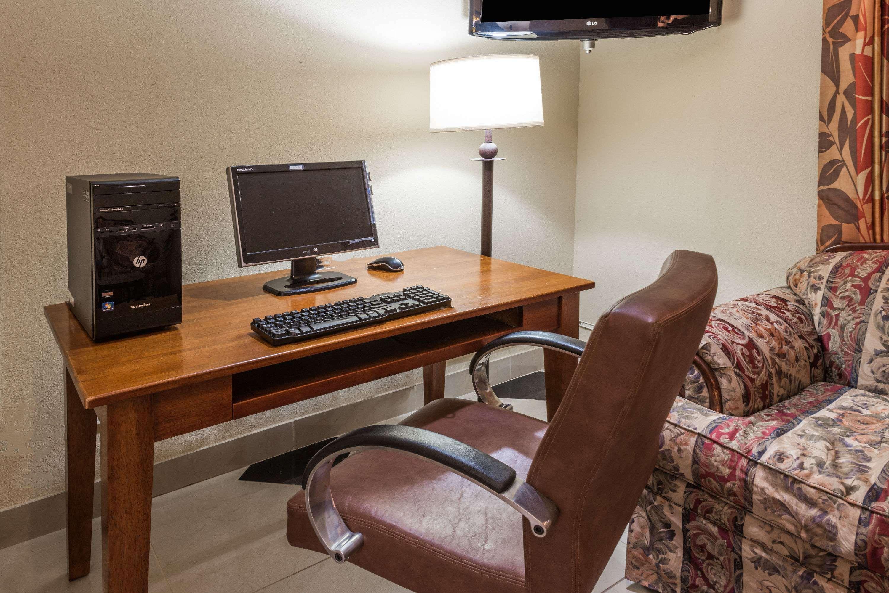 Days Inn By Wyndham Yadkinville Bagian luar foto