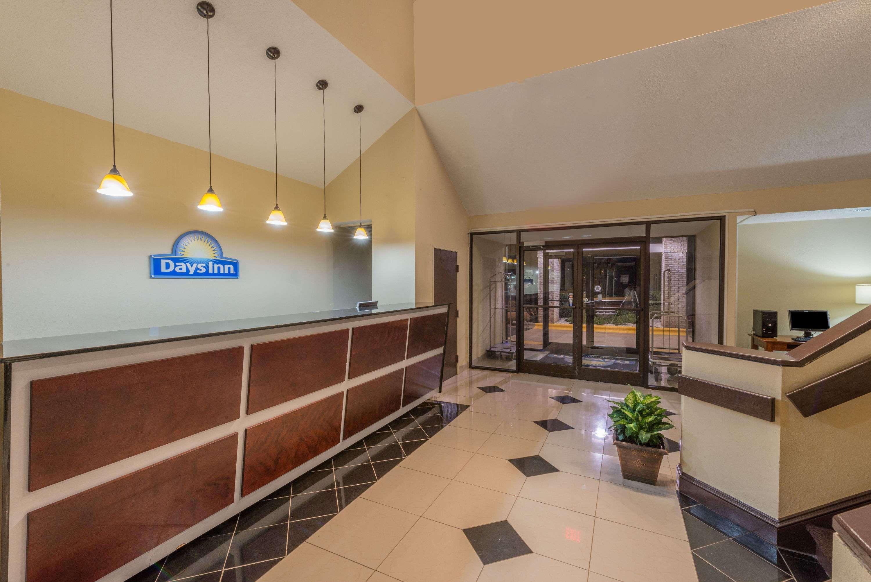 Days Inn By Wyndham Yadkinville Bagian luar foto
