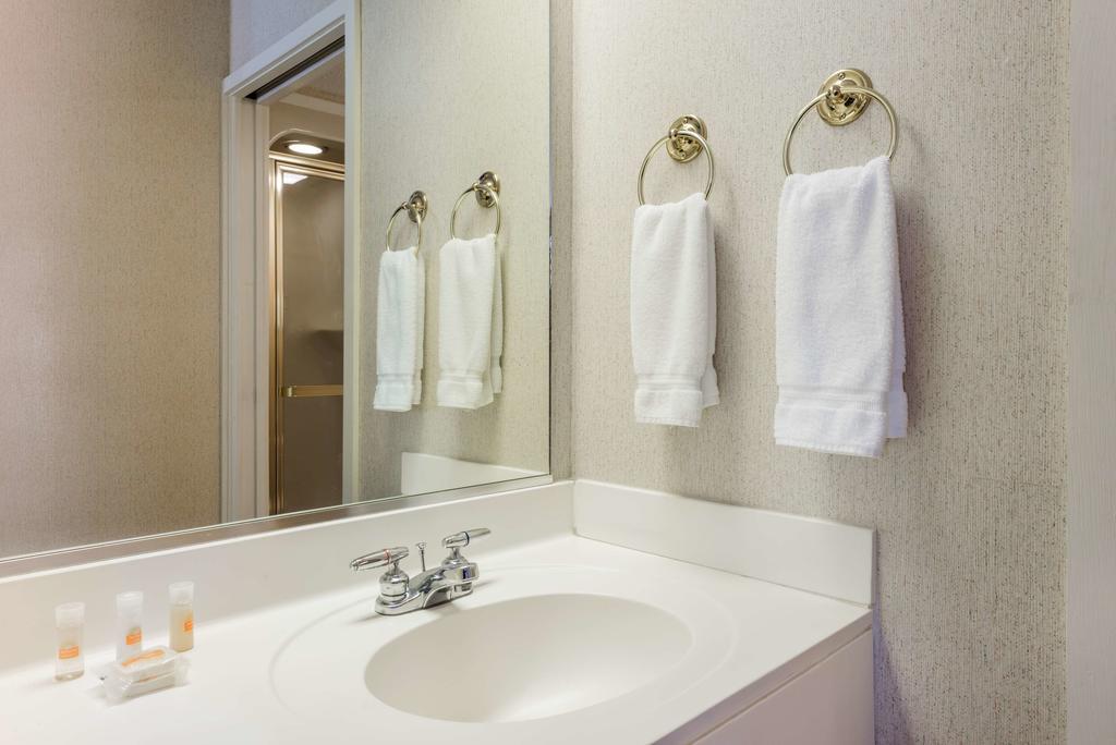 Days Inn By Wyndham Yadkinville Bagian luar foto