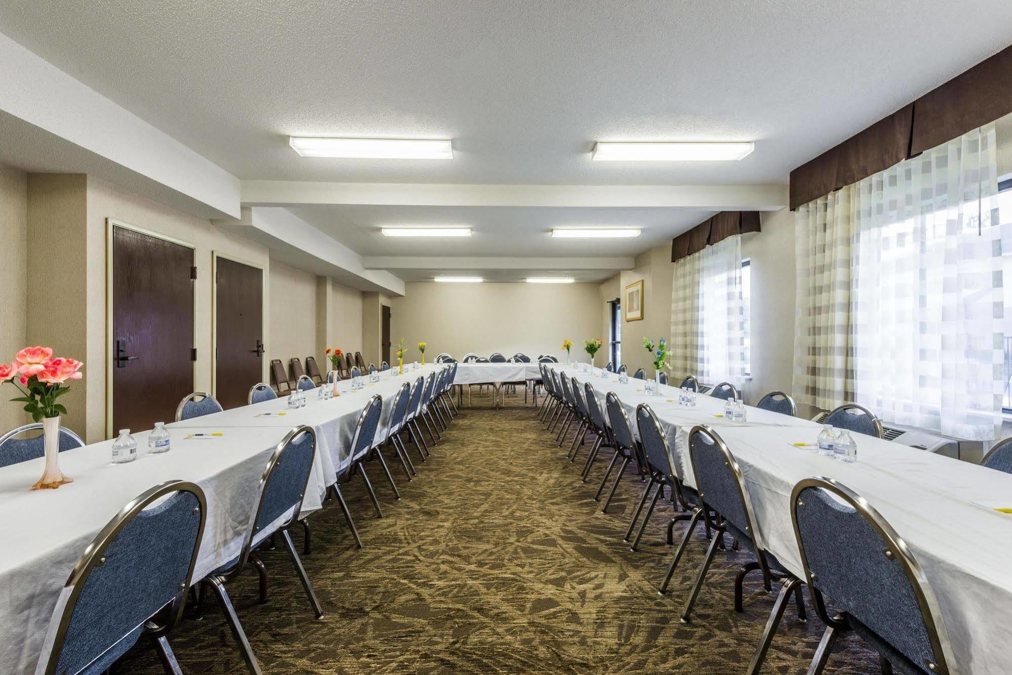 Days Inn By Wyndham Yadkinville Bagian luar foto